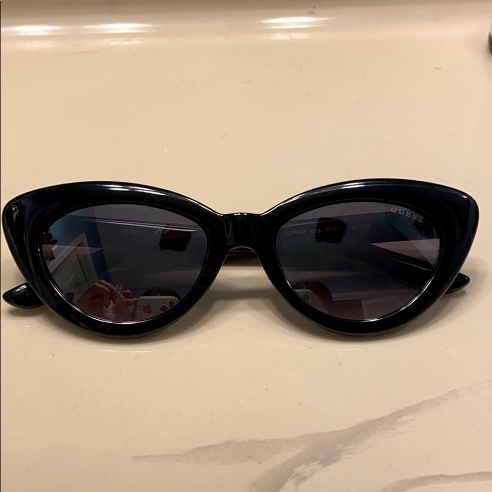 Guess Vintage Look Sunglasses